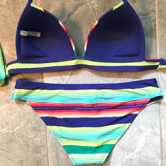 Aerie perky triangle bikini (top M, bottoms M) - Picture 3 of 7